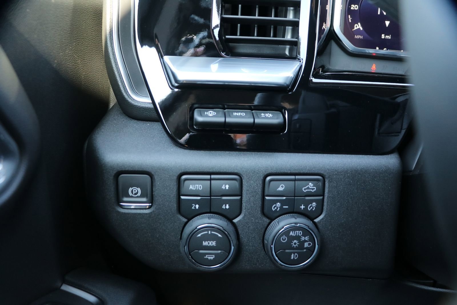 2026 Chevrolet Silverado 1500 LTZ - Photo 14