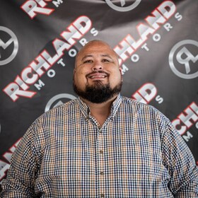 Staff member Freddie Sosa from ID_75f98137e524