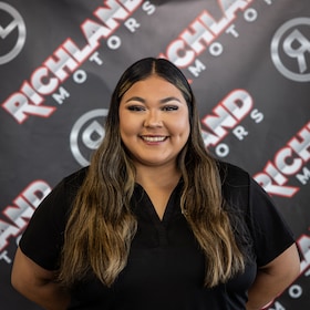 Staff member Emily Muñoz from ID_394a7e545160