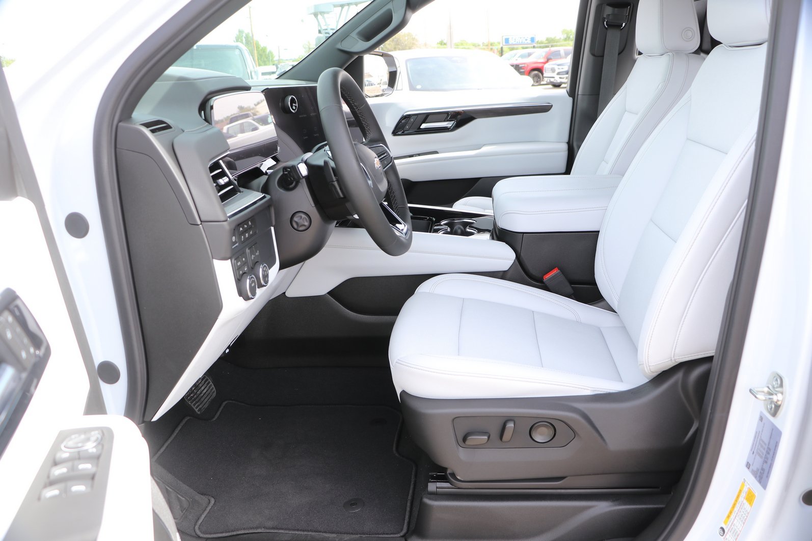 2026 Chevrolet Suburban Premier - Photo 15