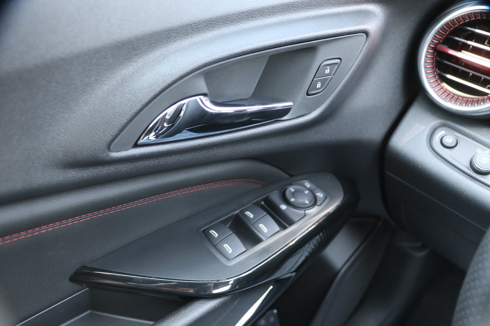 2026 Chevrolet Trax RS - Photo 13