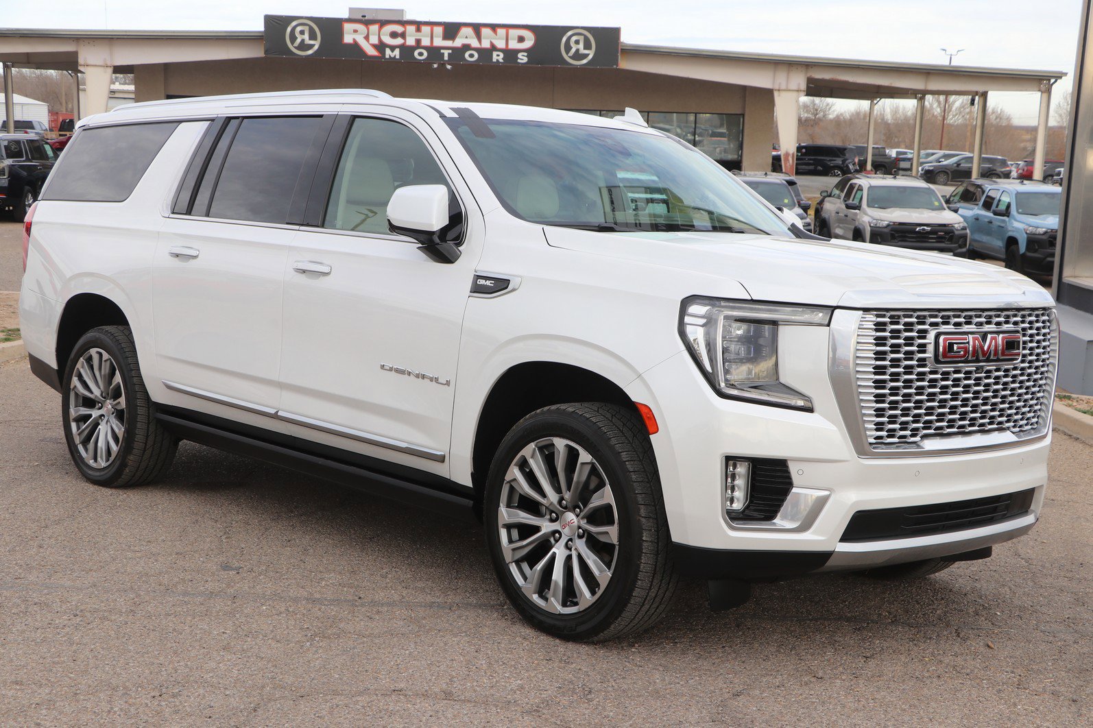 2021 GMC Yukon XL Denali's photo