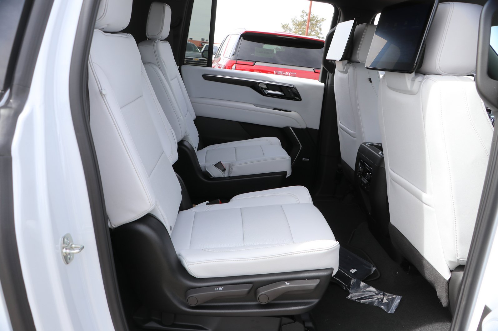 2026 Chevrolet Suburban Premier - Photo 33