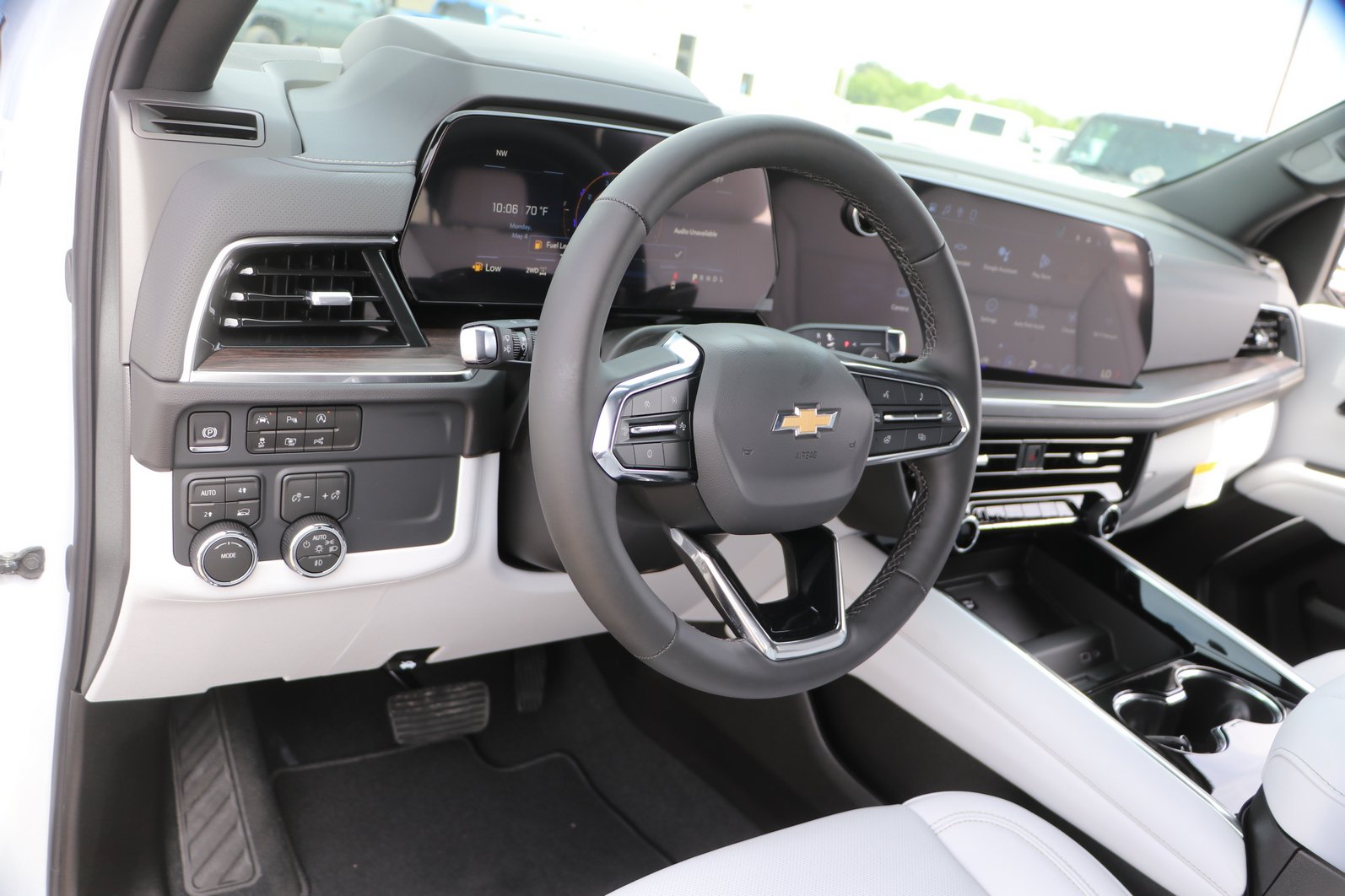2026 Chevrolet Suburban Premier - Photo 17