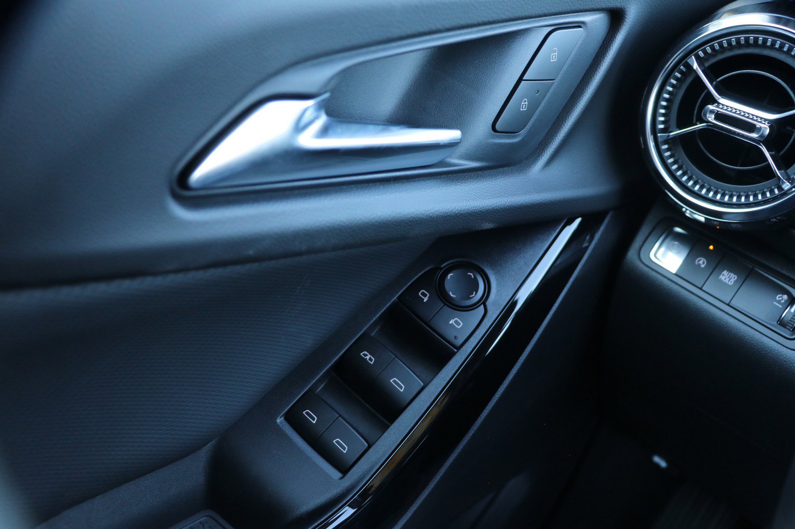 2026 Chevrolet Equinox LT - Photo 13