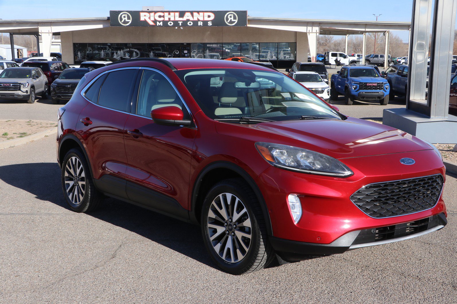 2021 Ford Escape Titanium's photo