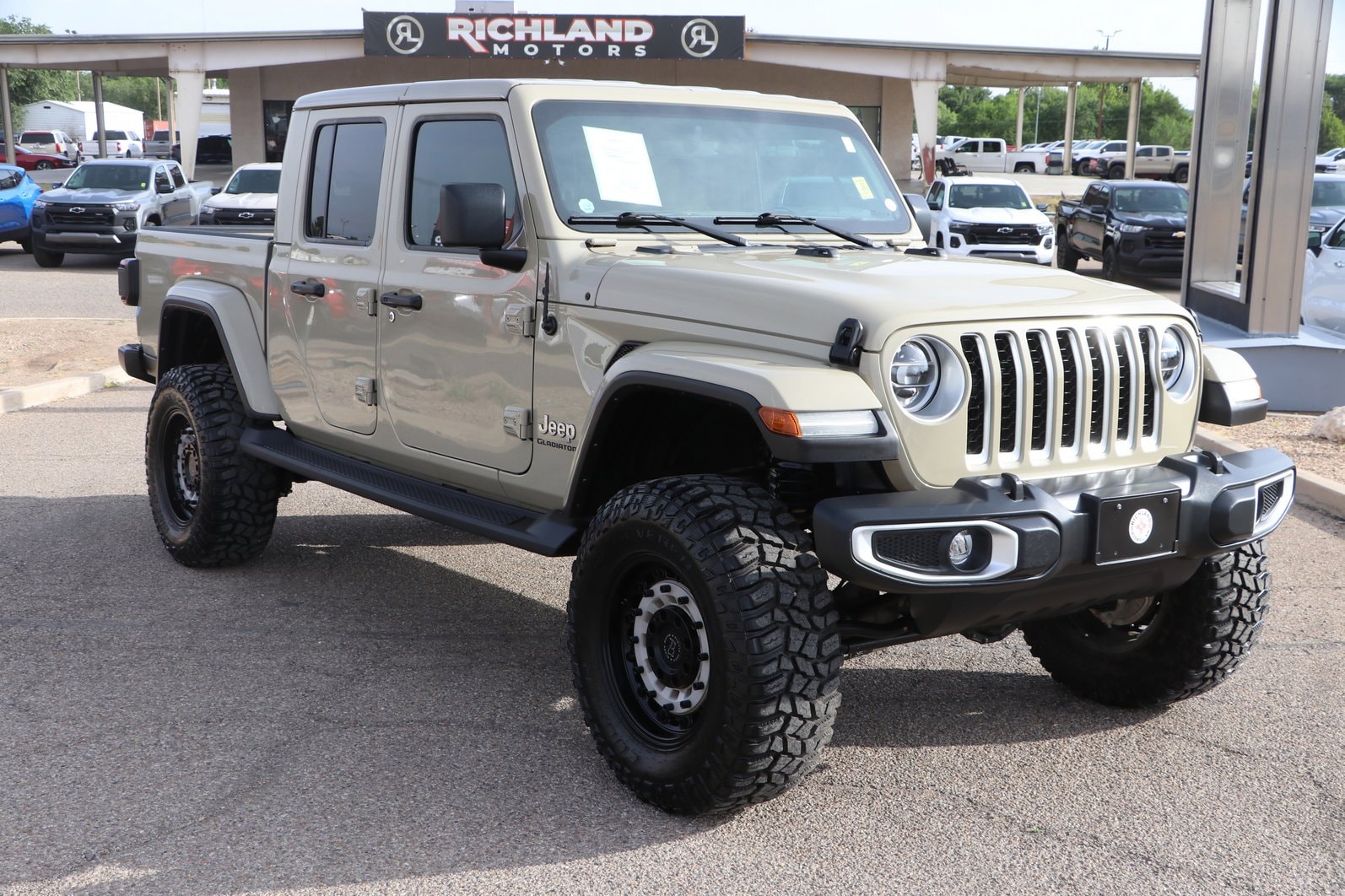 2022 Jeep Gladiator Overland's photo