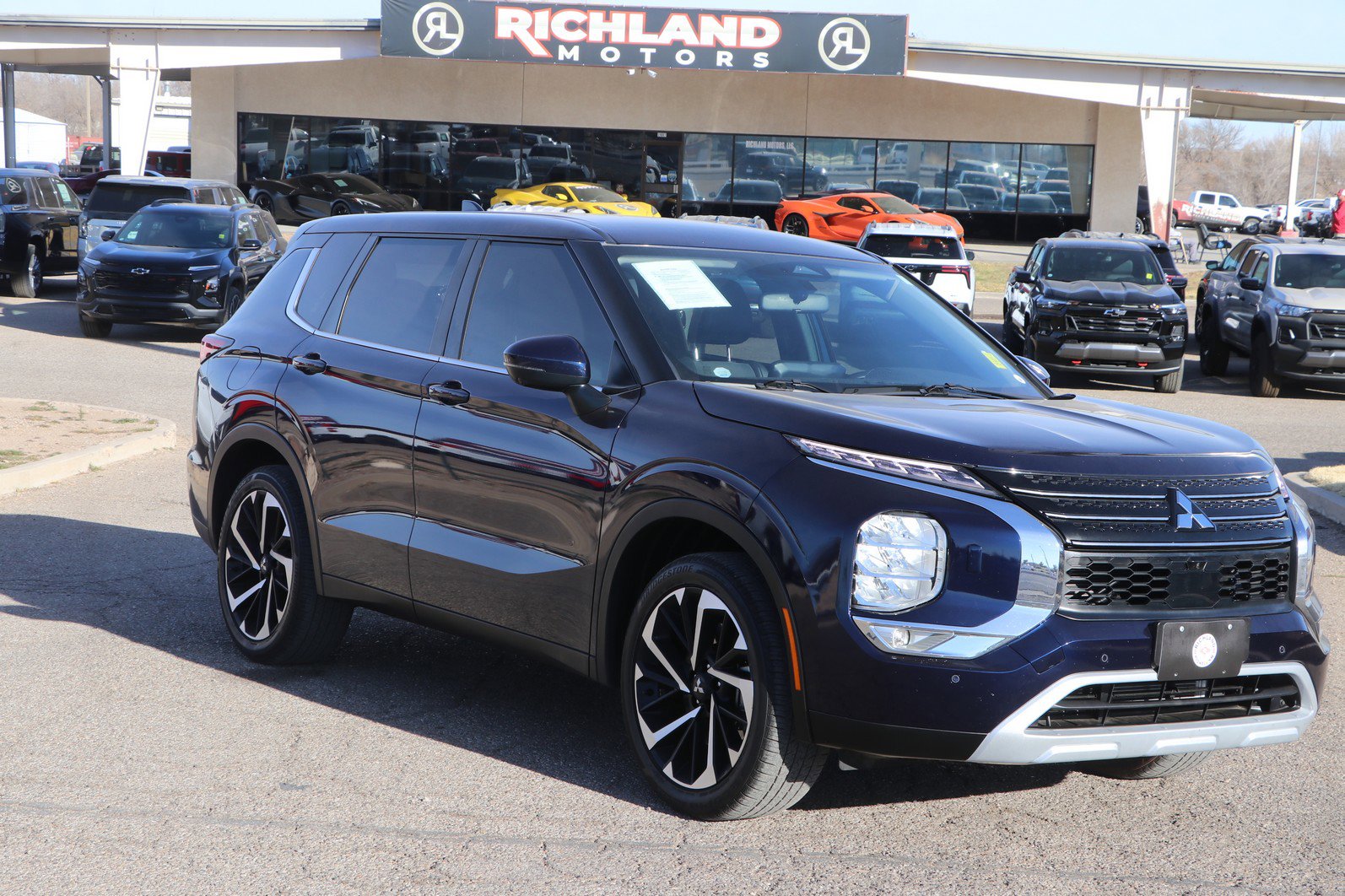 2023 Mitsubishi Outlander SE