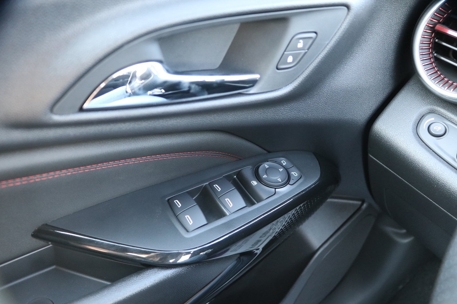 2026 Chevrolet Trax RS - Photo 13