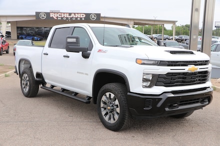 2026 Chevrolet Silverado 2500 HD Custom Truck