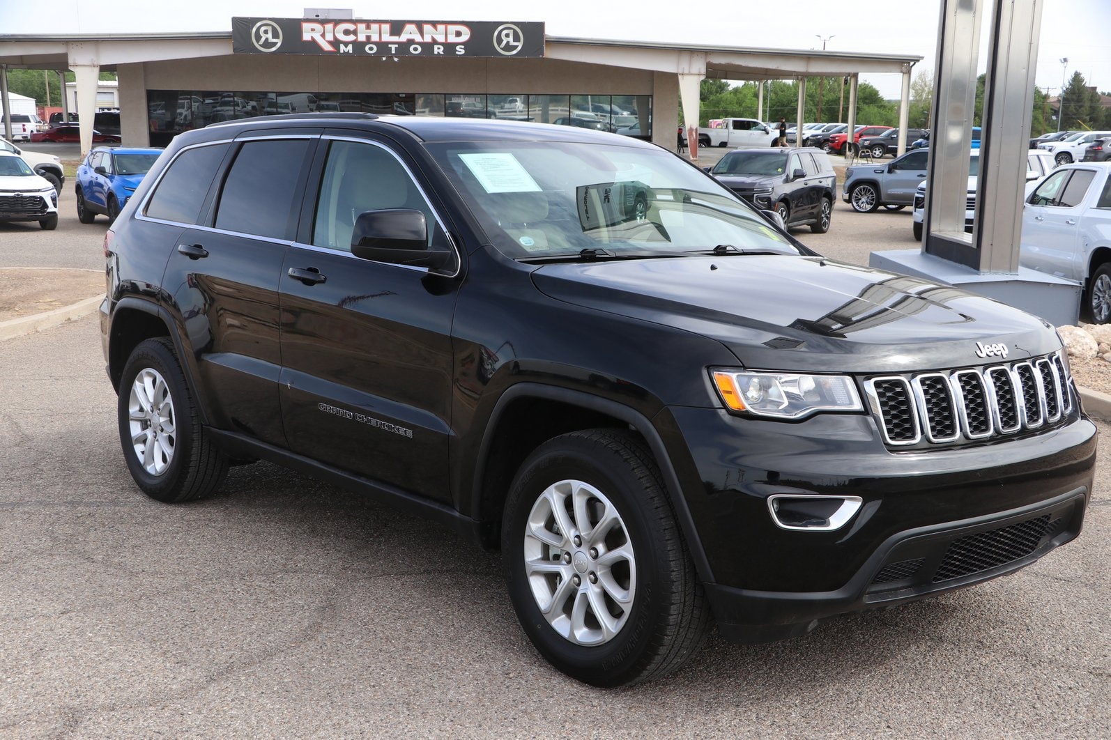 2022 Jeep Grand Cherokee Laredo E's photo
