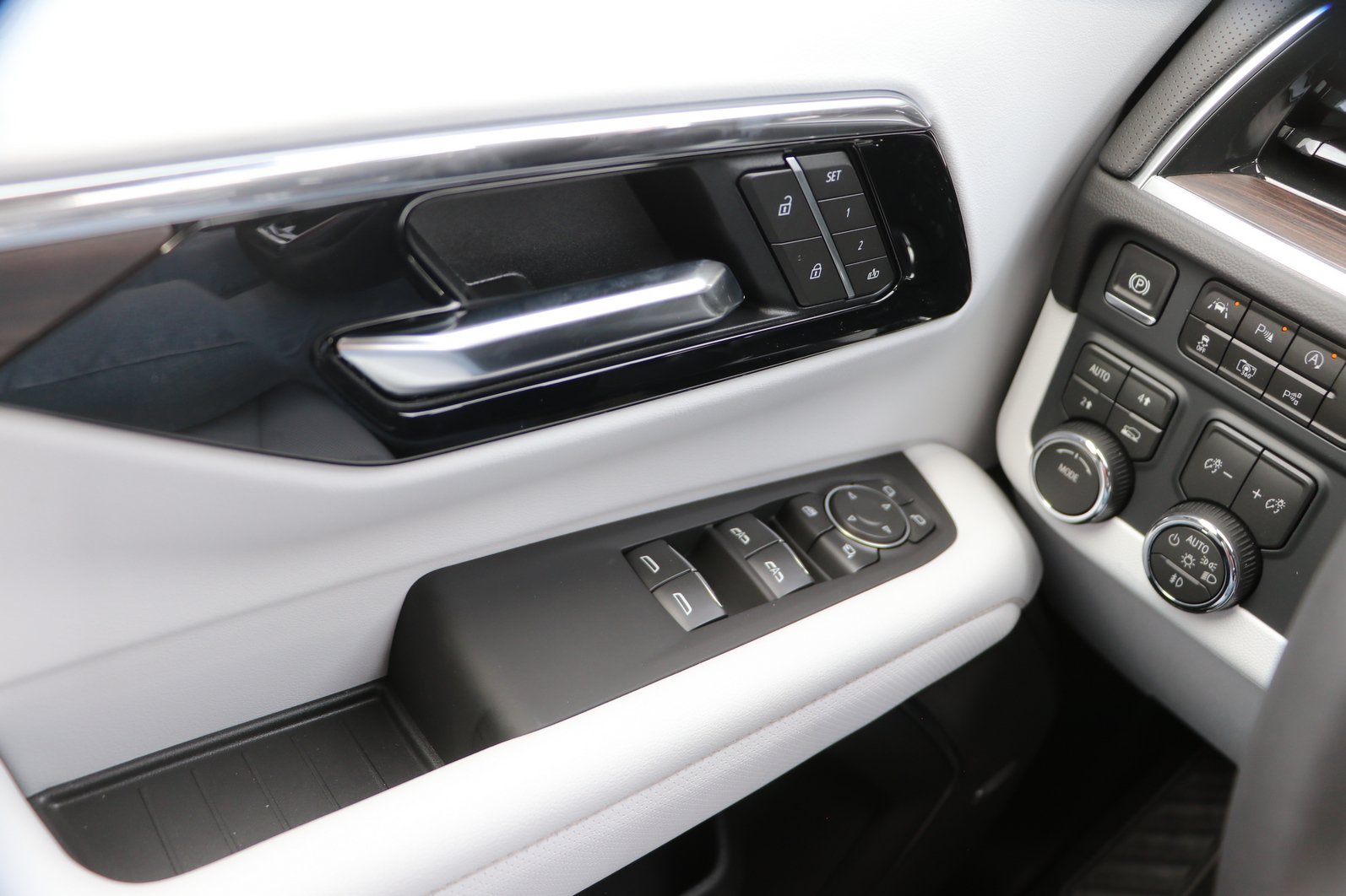 2026 Chevrolet Suburban Premier - Photo 13
