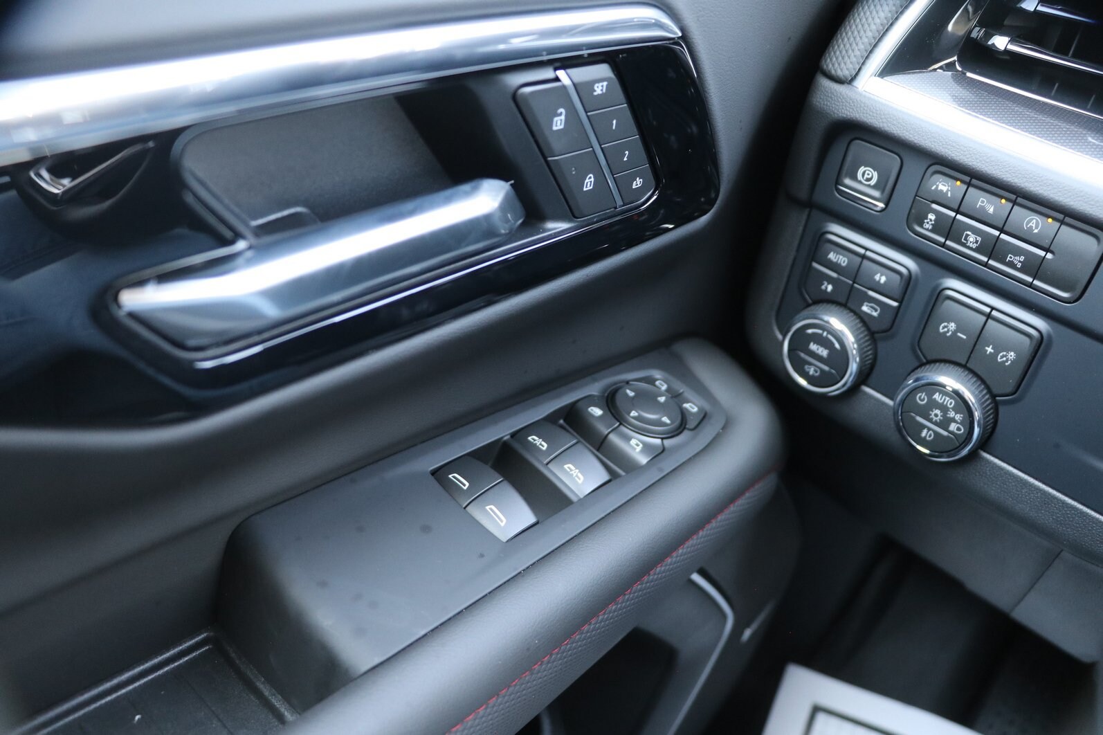 2026 Chevrolet Tahoe RST - Photo 13