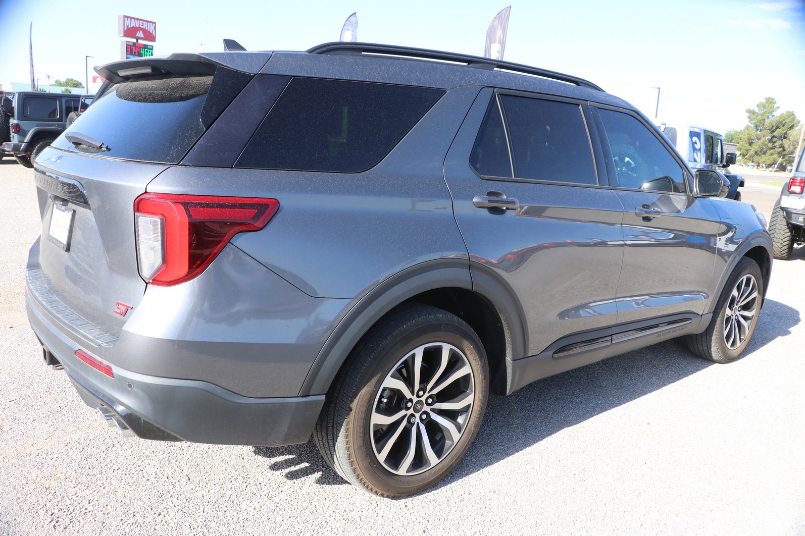2022 Ford Explorer ST - Photo 9