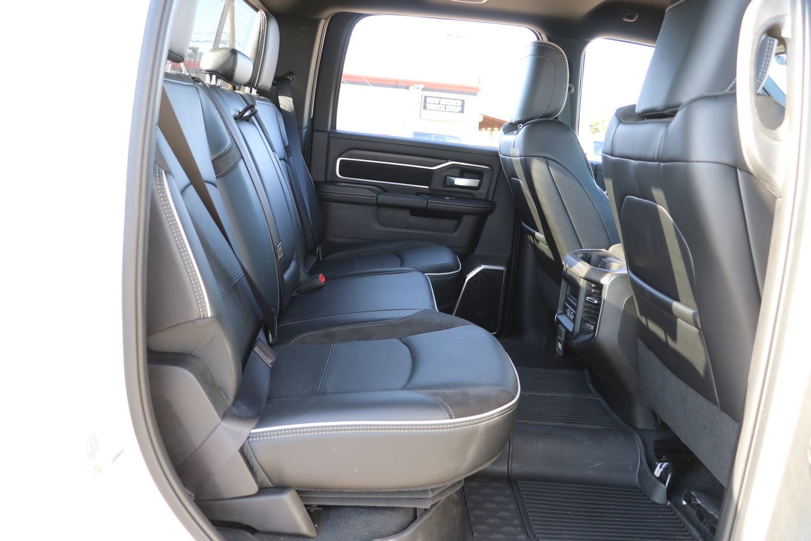 2025 RAM 2500 Laramie - Photo 32