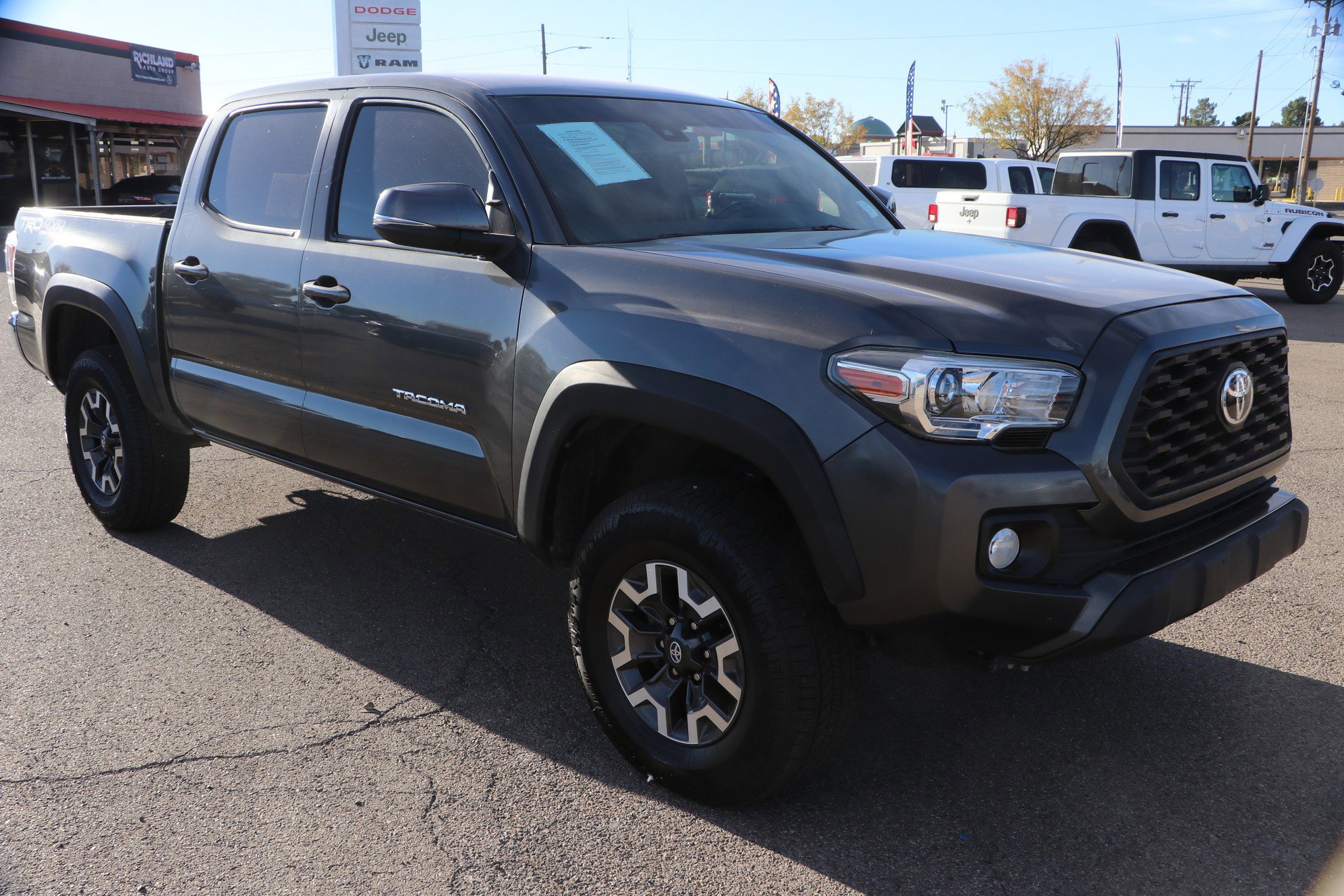 2022 Toyota Tacoma SR5's photo