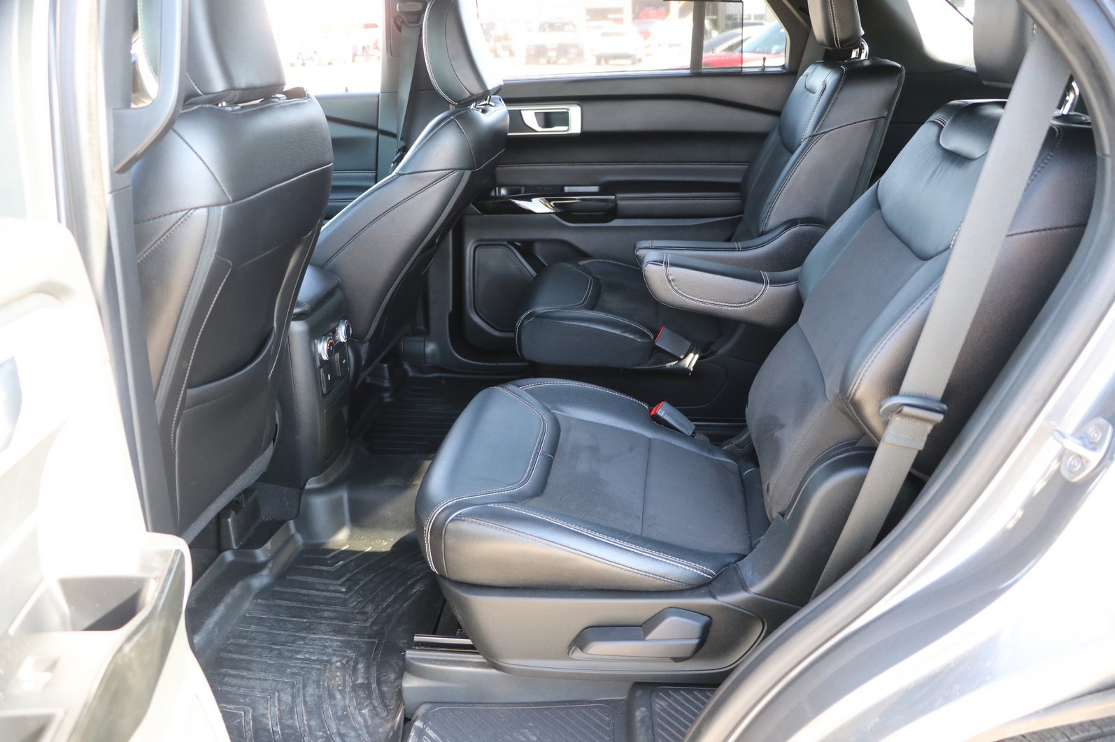2022 Ford Explorer ST - Photo 31