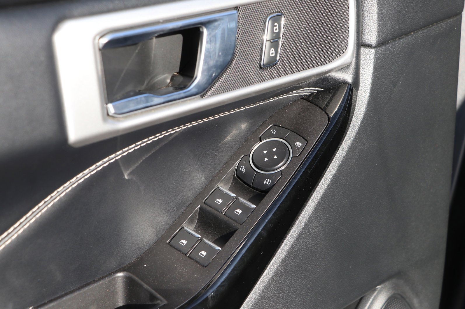 2022 Ford Explorer ST - Photo 13