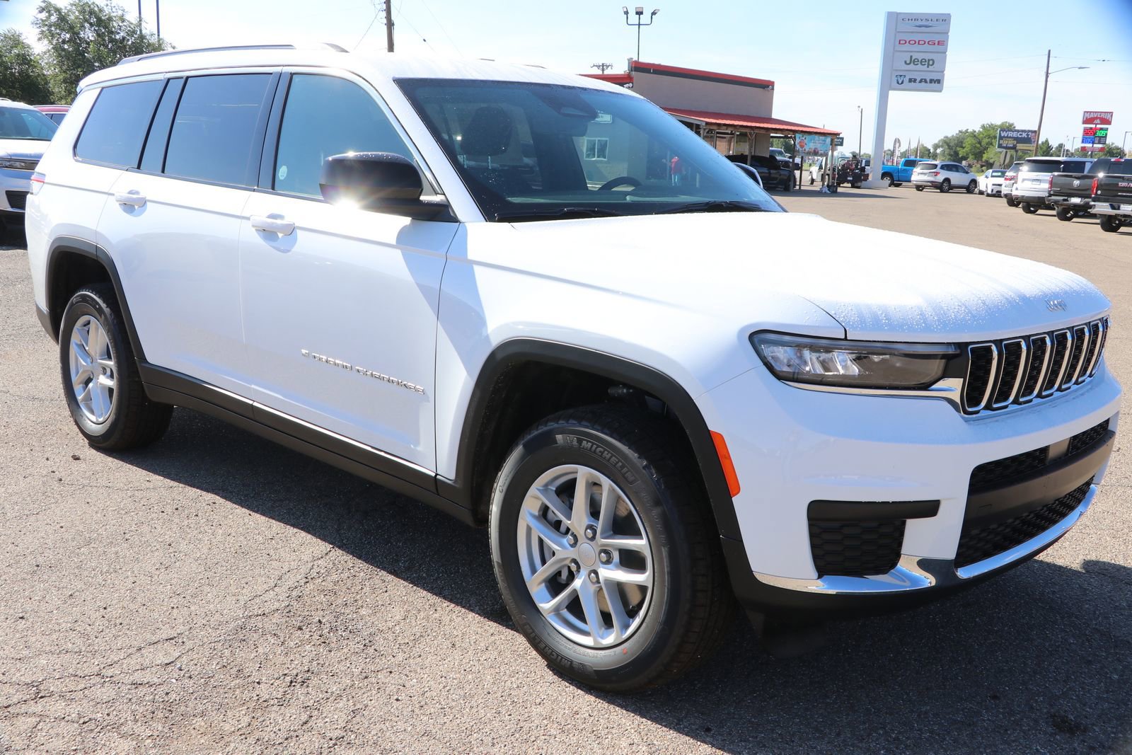 2025 Jeep Grand Cherokee L LAREDO 4X4