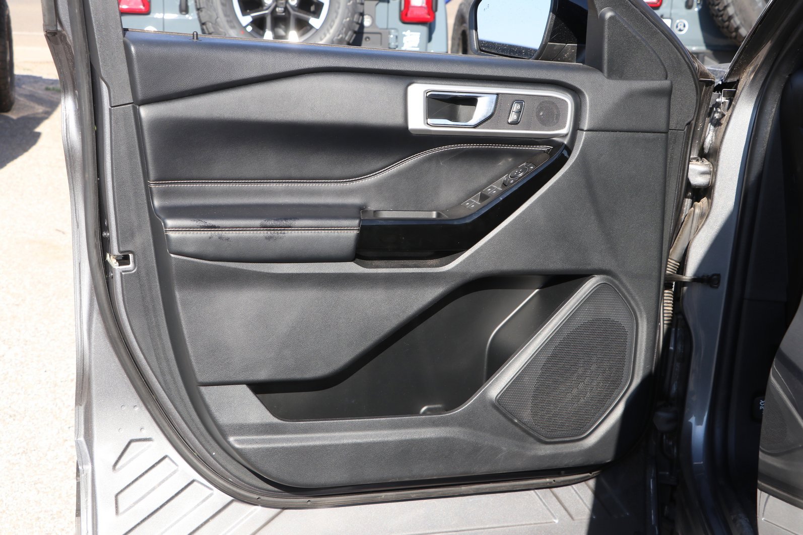 2022 Ford Explorer ST - Photo 12