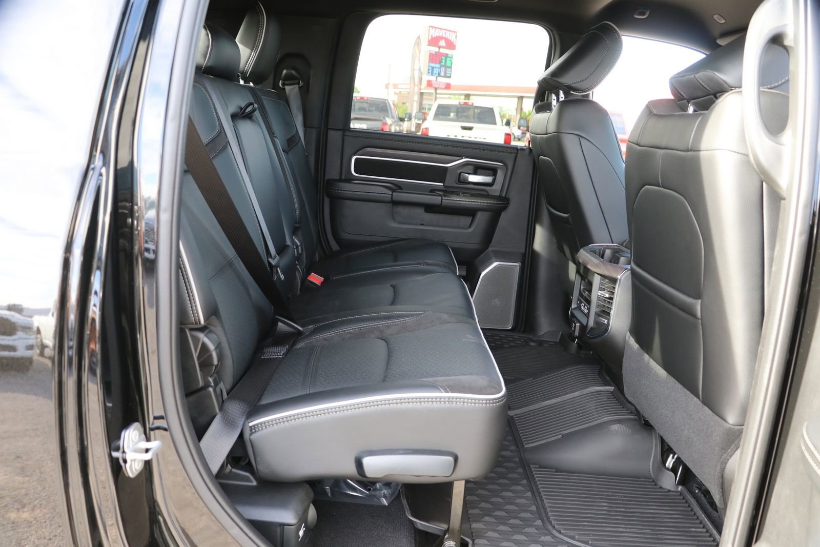 2025 RAM 2500 Laramie - Photo 33