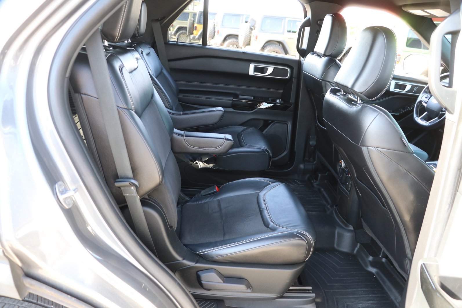 2022 Ford Explorer ST - Photo 33