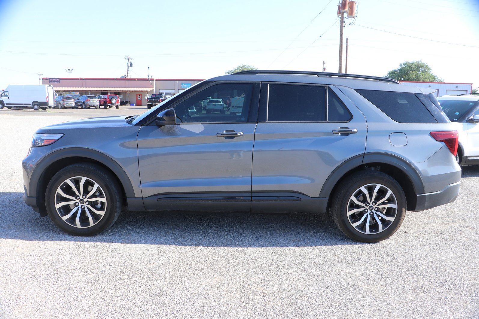 2022 Ford Explorer ST - Photo 6