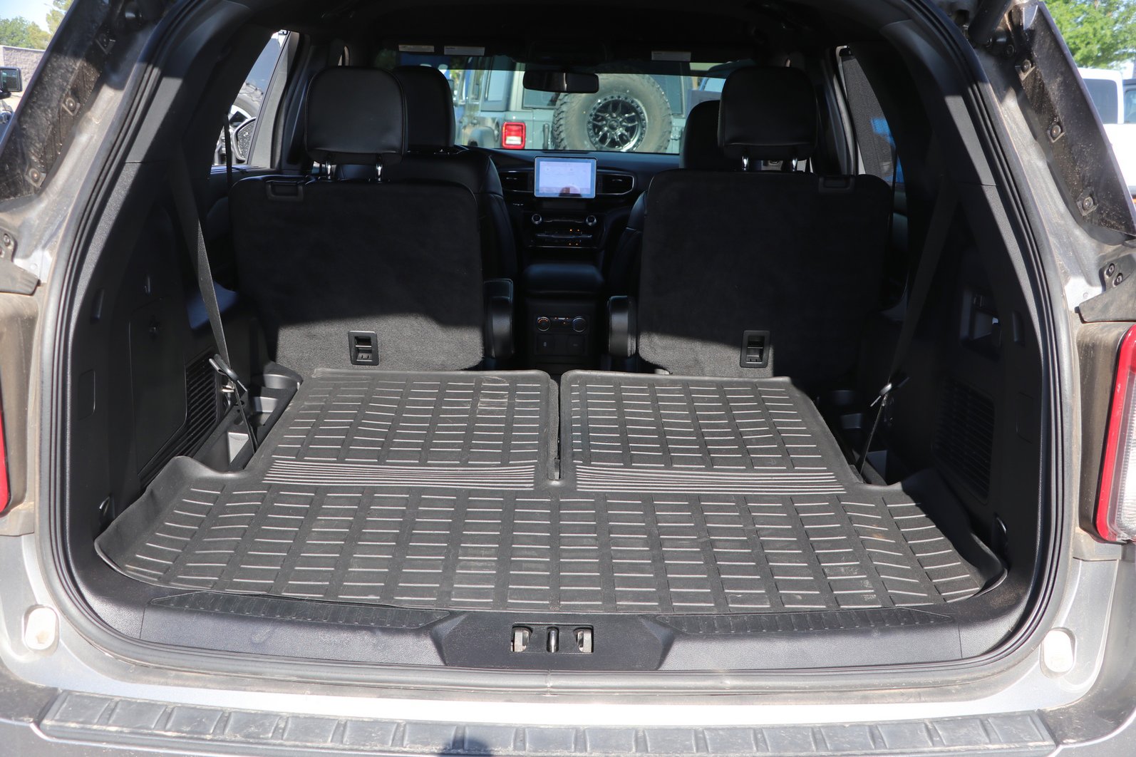 2022 Ford Explorer ST - Photo 32