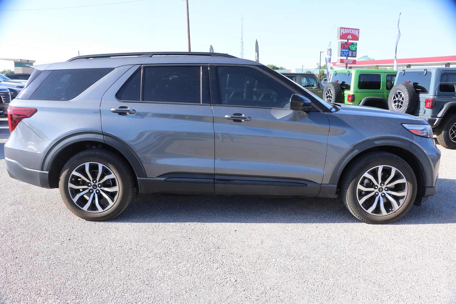 2022 Ford Explorer ST - Photo 10