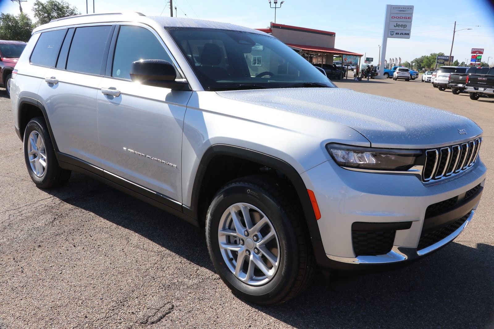 2025 Jeep Grand Cherokee L LAREDO 4X4
