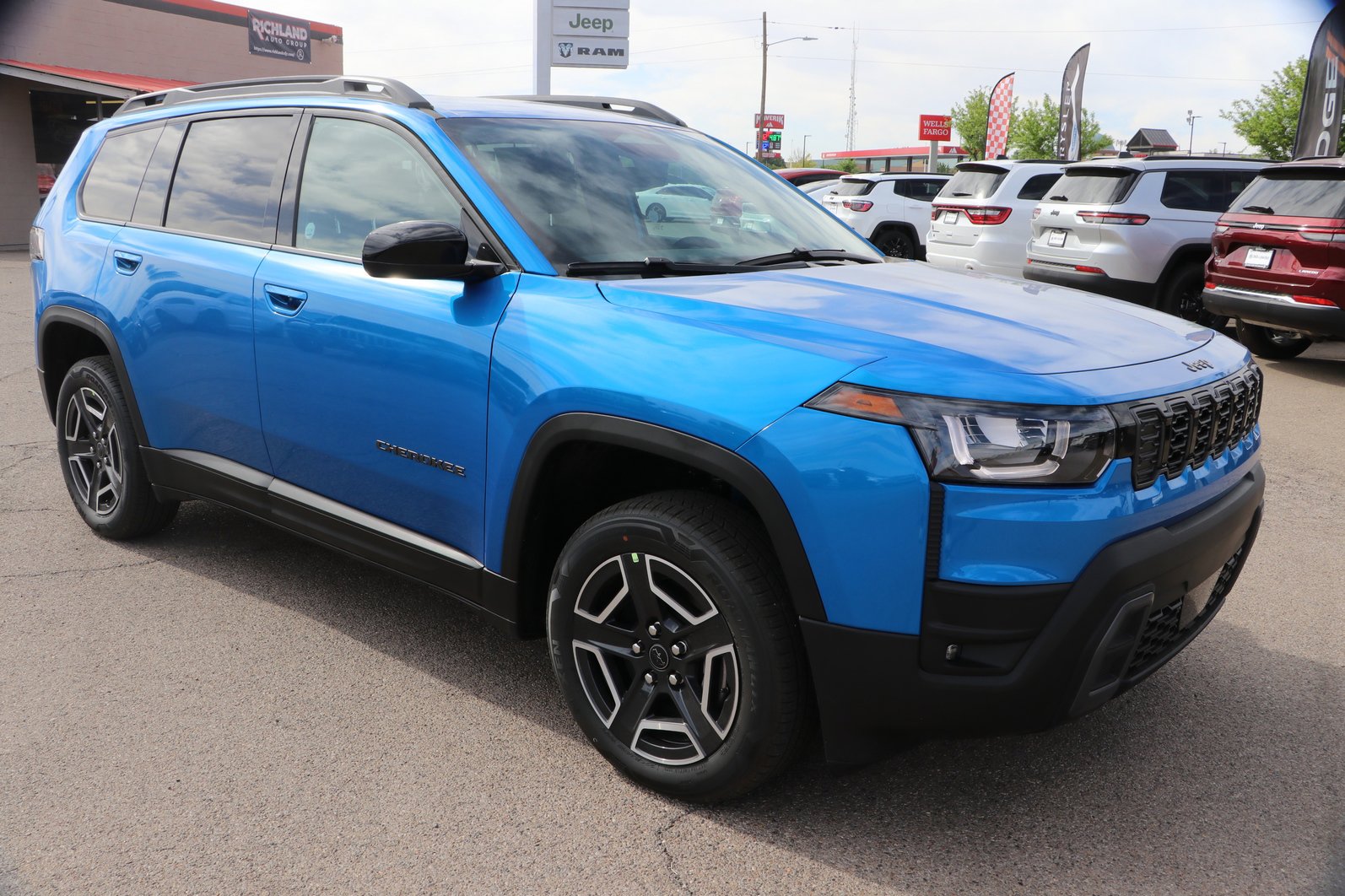 2026 Jeep Cherokee Laredo HEV 4X4's photo