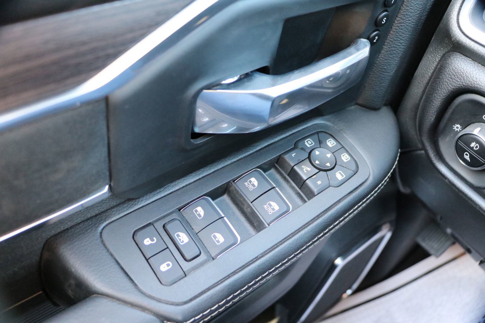 2025 RAM 2500 Laramie - Photo 13