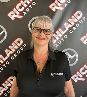 Staff member Evonne De Anda from ID_3ba097a5ed42