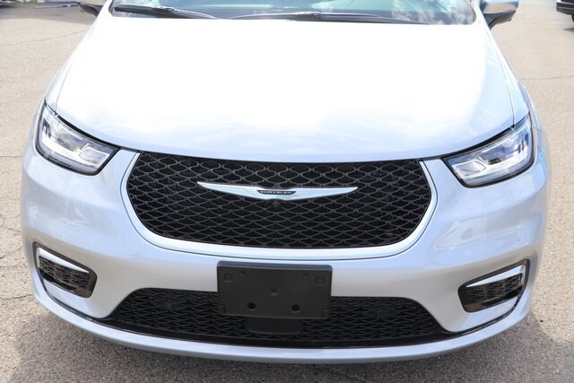 2023 Chrysler Pacifica Hybrid Pinnacle photo 2