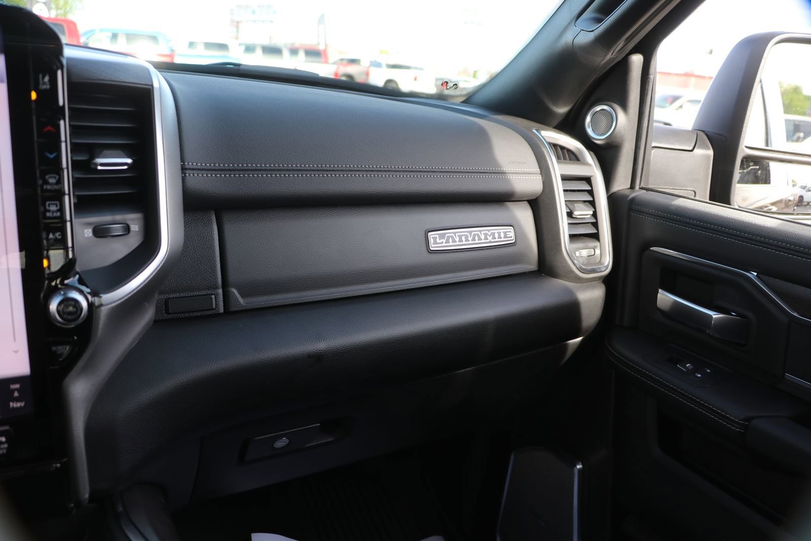 2025 RAM 2500 Laramie - Photo 30