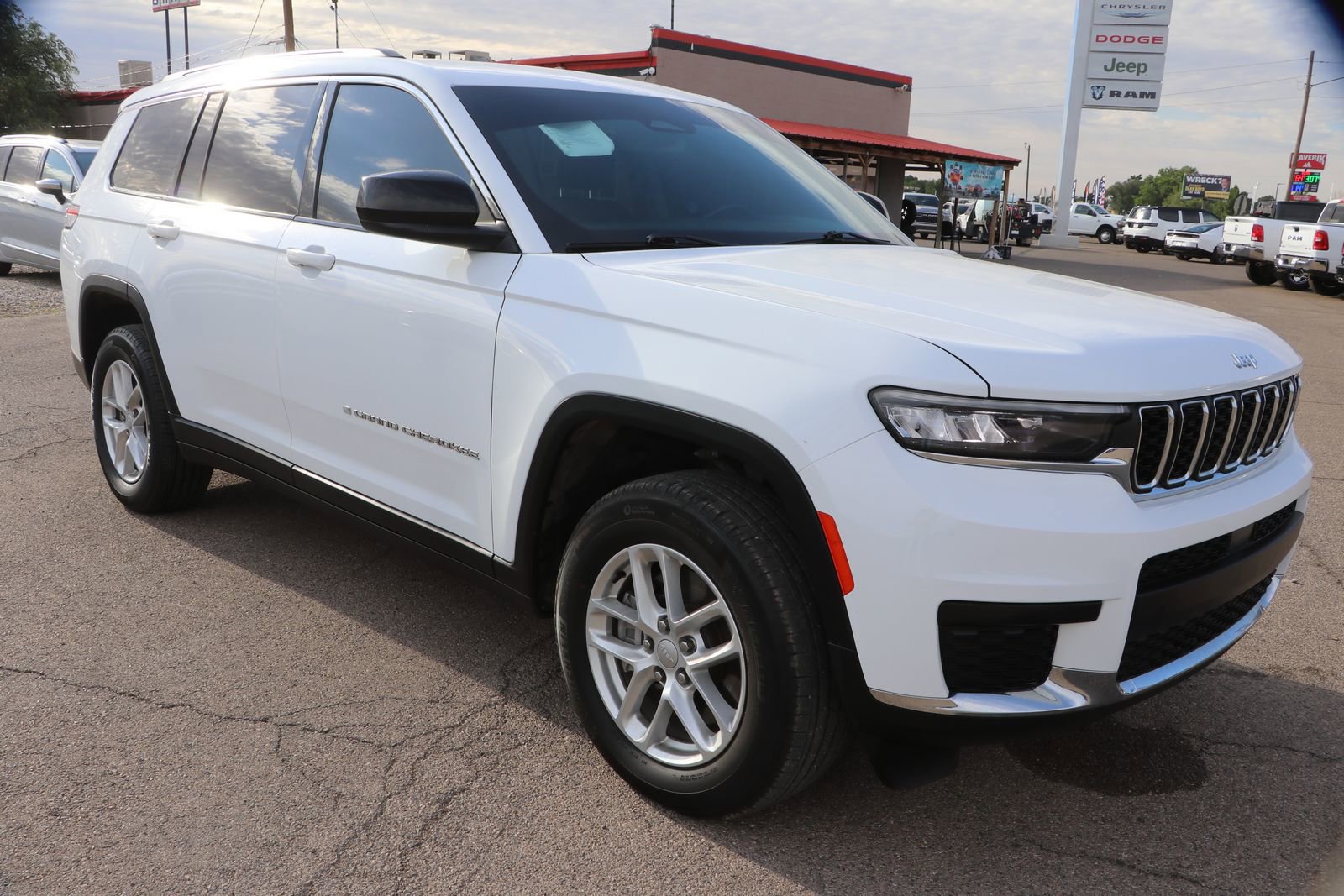 2023 Jeep Grand Cherokee L Laredo