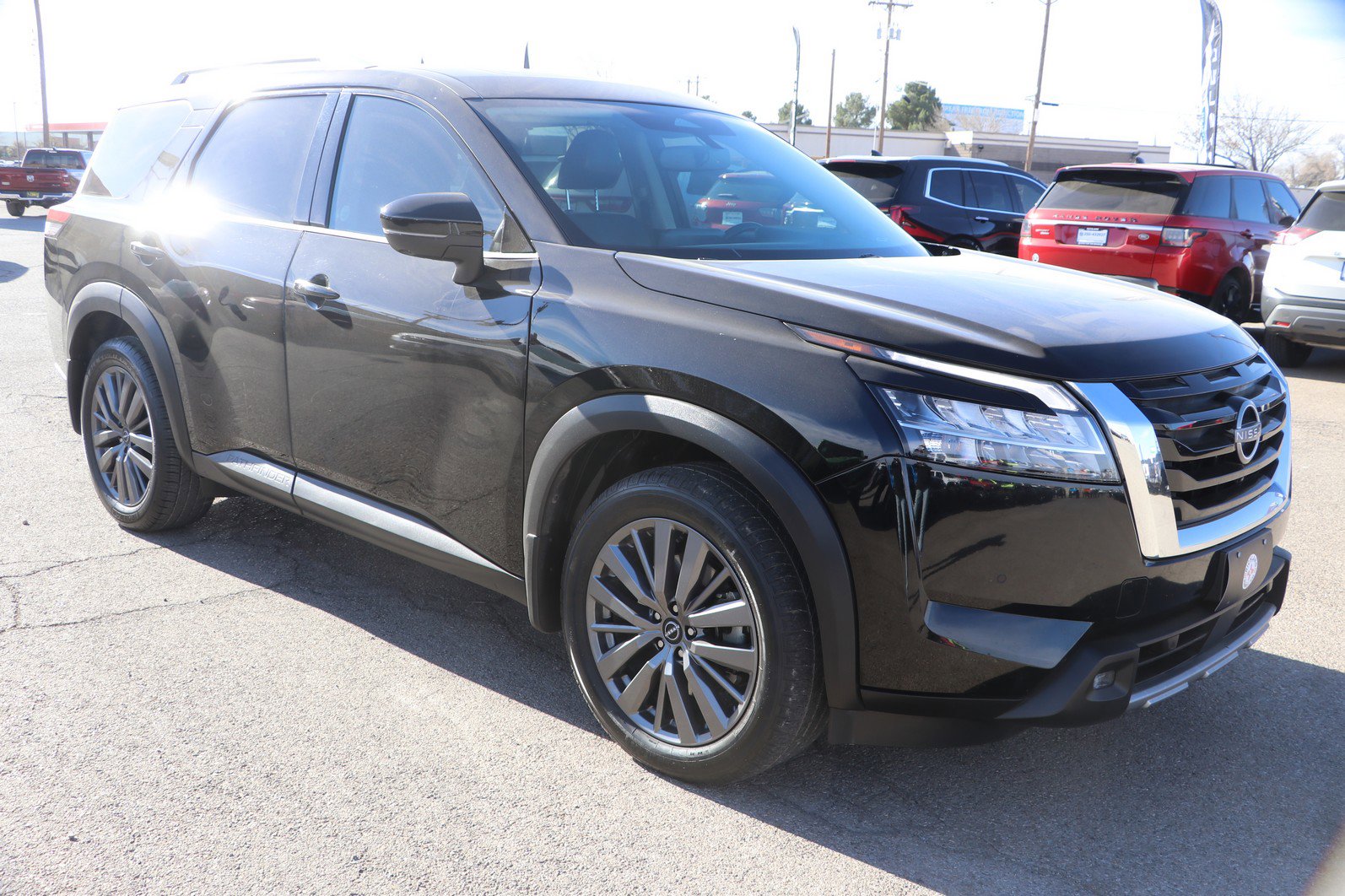 2022 Nissan Pathfinder SL