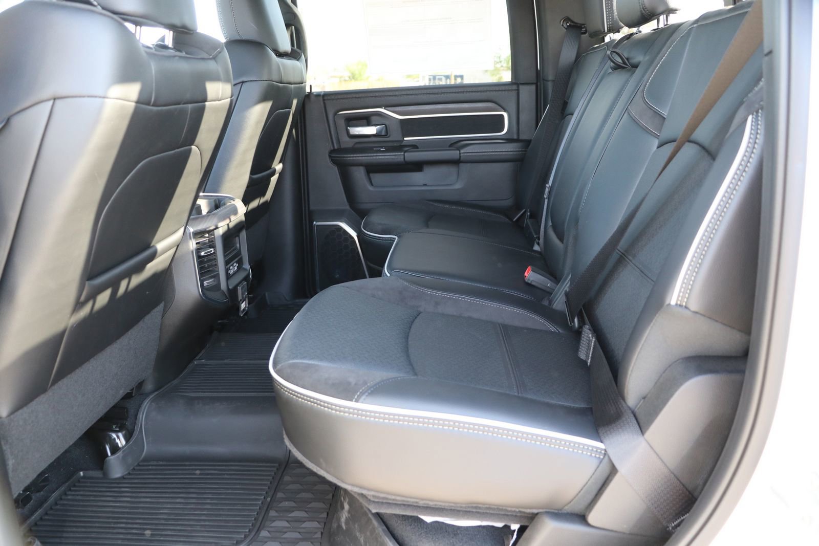 2025 RAM 2500 Laramie - Photo 30