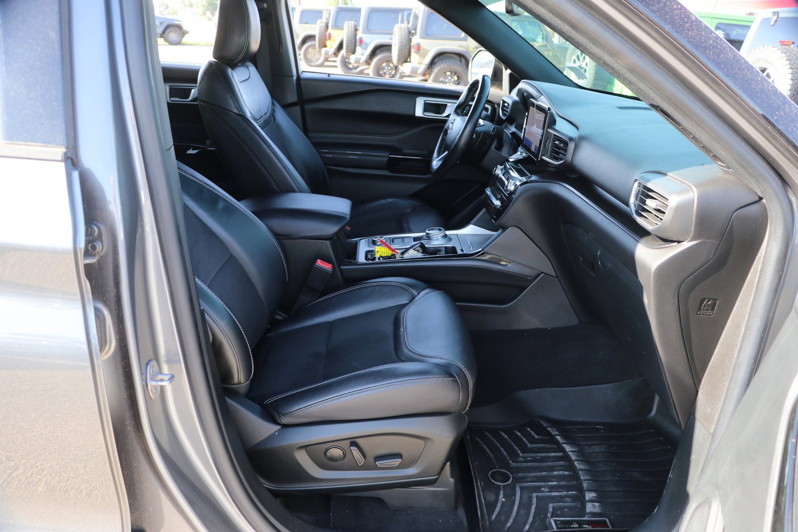 2022 Ford Explorer ST - Photo 36