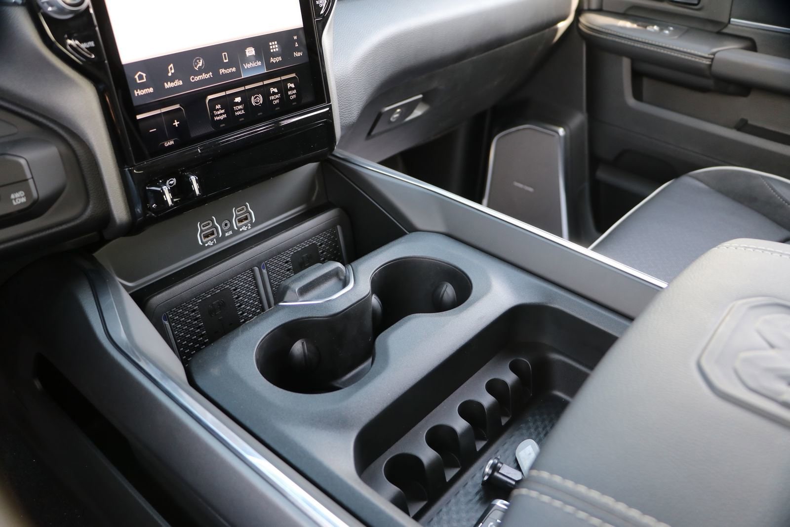 2025 RAM 2500 Laramie - Photo 32