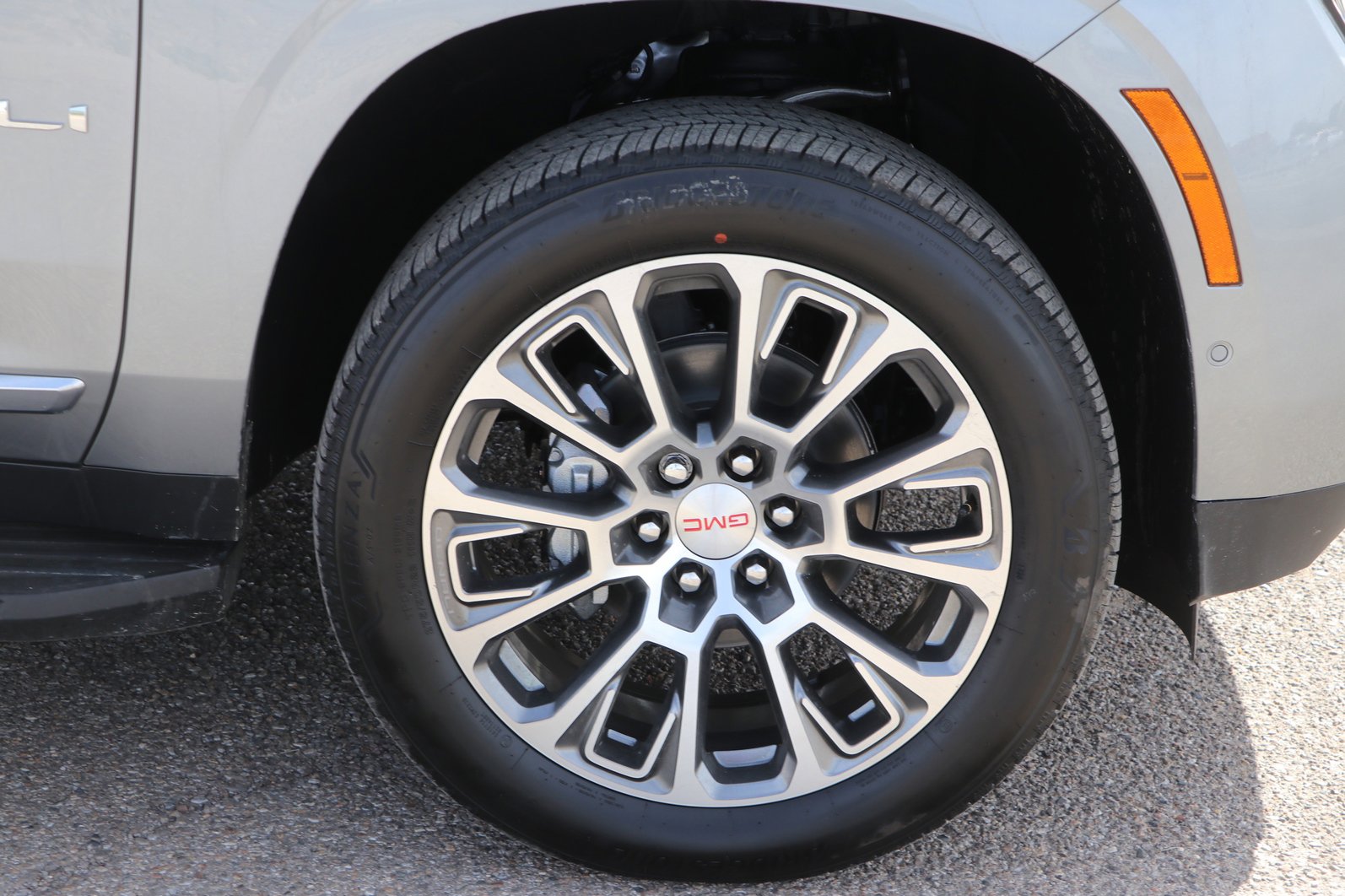 2026 GMC Yukon Denali - Photo 11