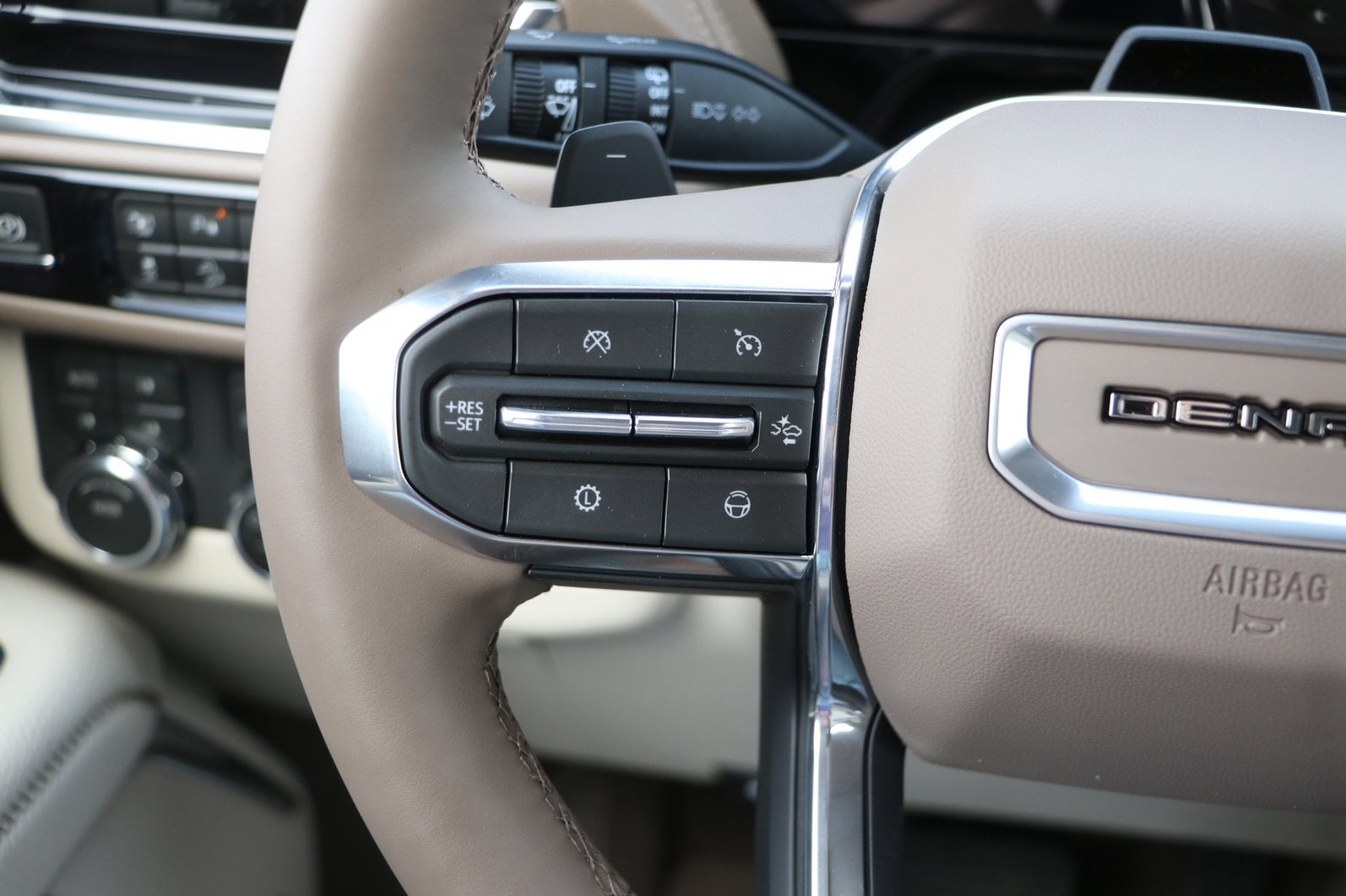 2026 GMC Yukon Denali - Photo 20