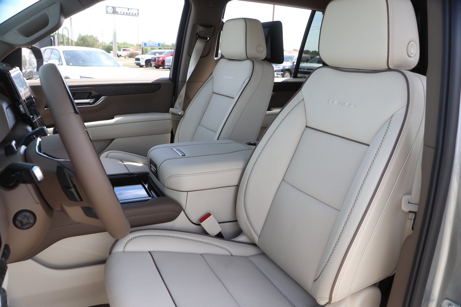 2026 GMC Yukon Denali - Photo 16
