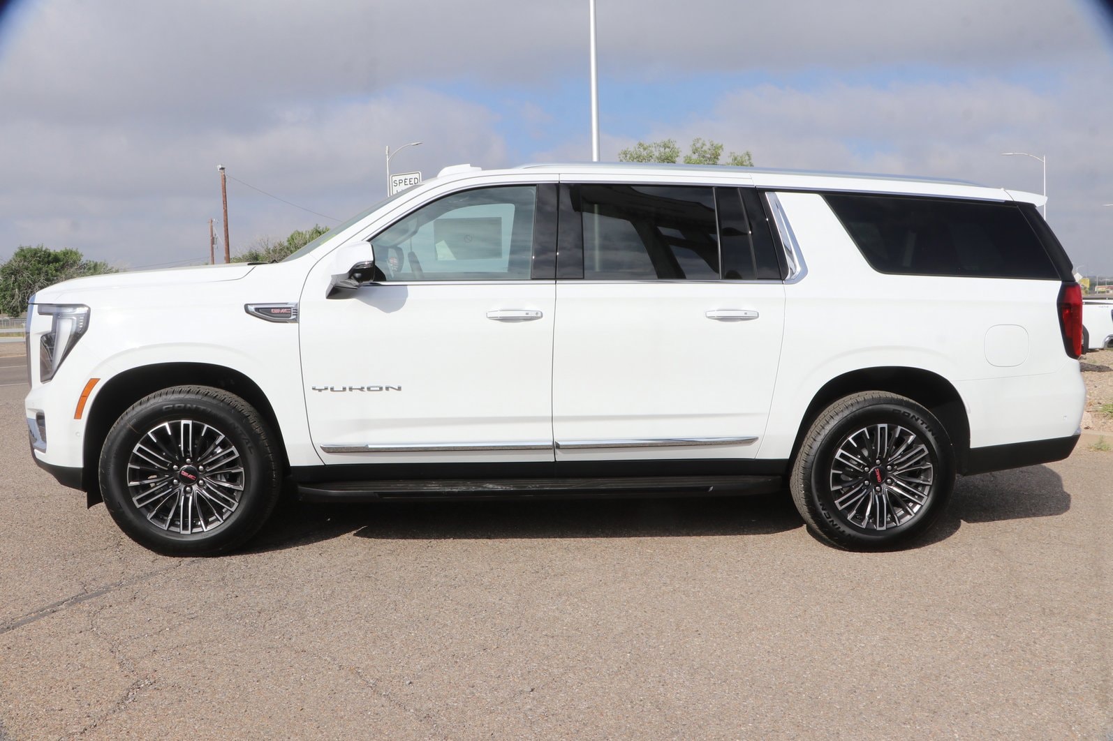 2026 GMC Yukon XL Elevation - Photo 6