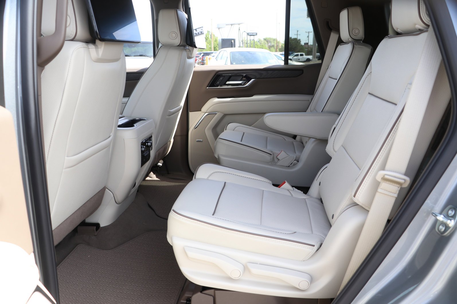 2026 GMC Yukon Denali - Photo 29