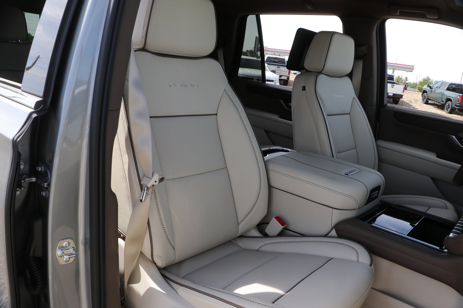 2026 GMC Yukon Denali - Photo 38