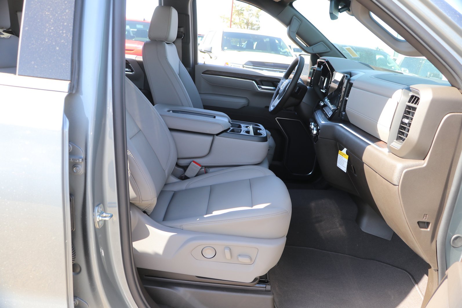 2026 GMC Sierra 1500 SLT - Photo 31