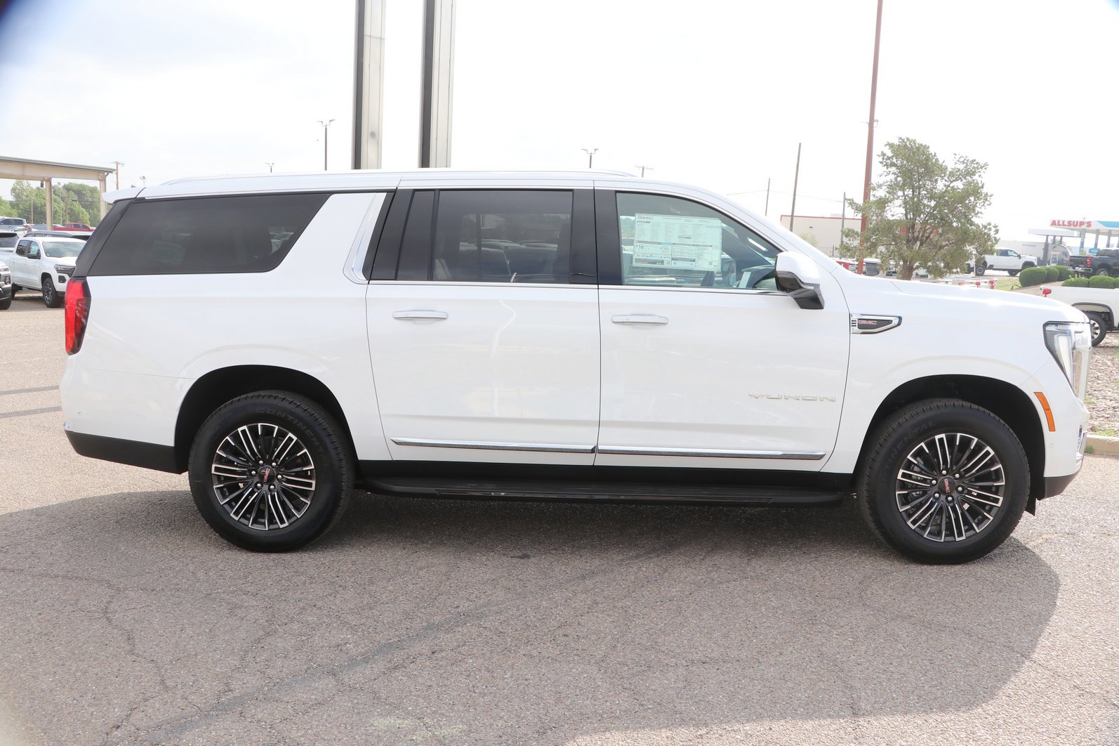 2026 GMC Yukon XL Elevation - Photo 10