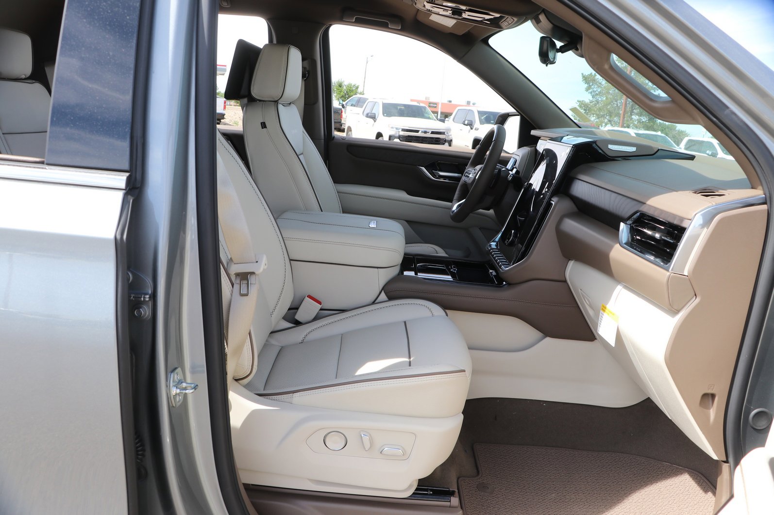 2026 GMC Yukon Denali - Photo 37