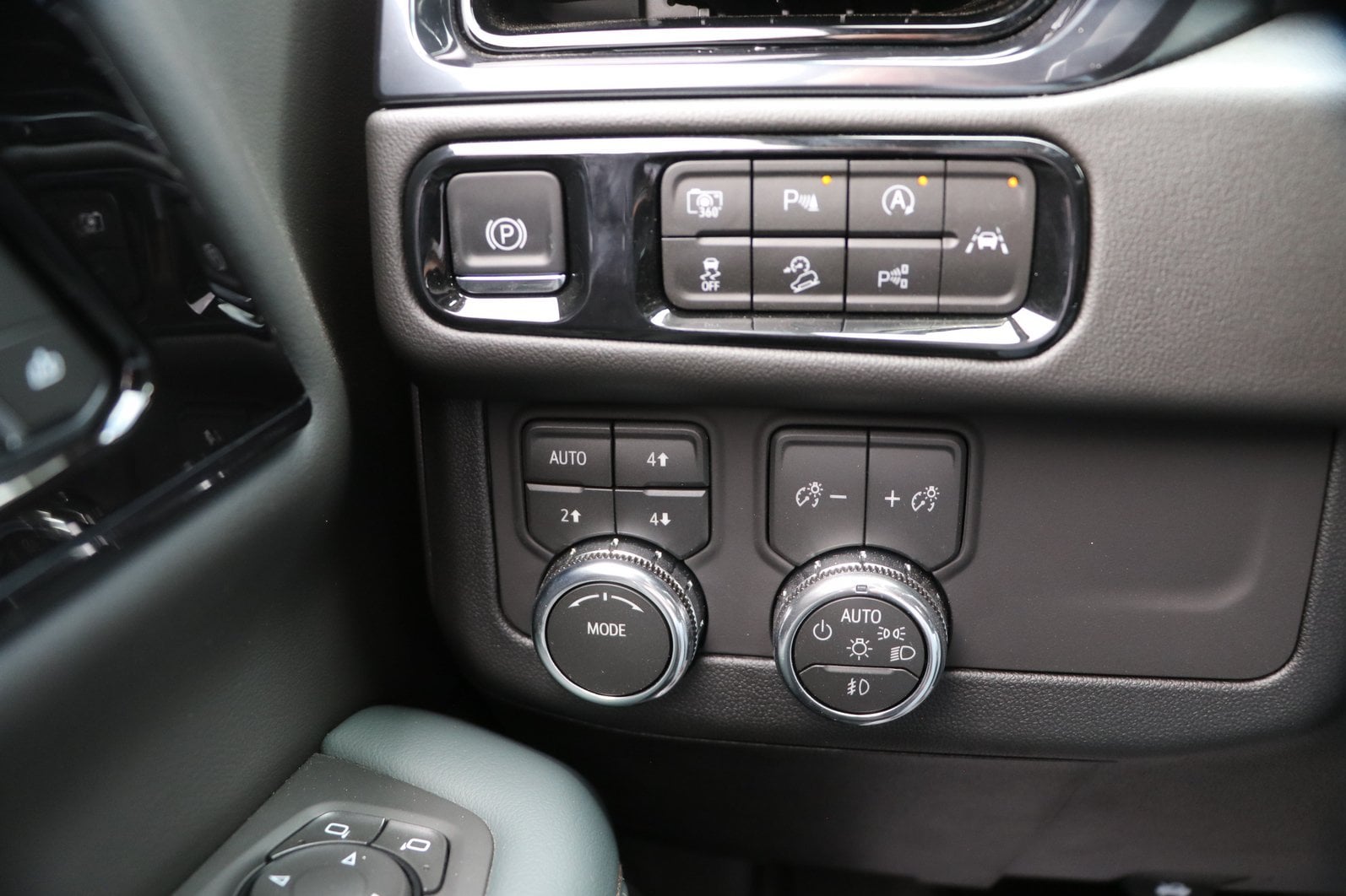 2026 GMC Yukon XL AT4 - Photo 14